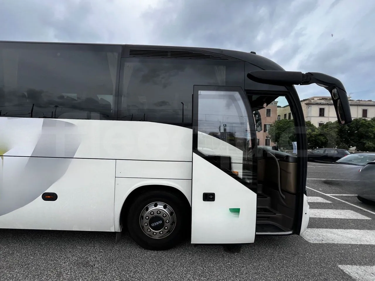 Iveco Magelys - front door 1 open