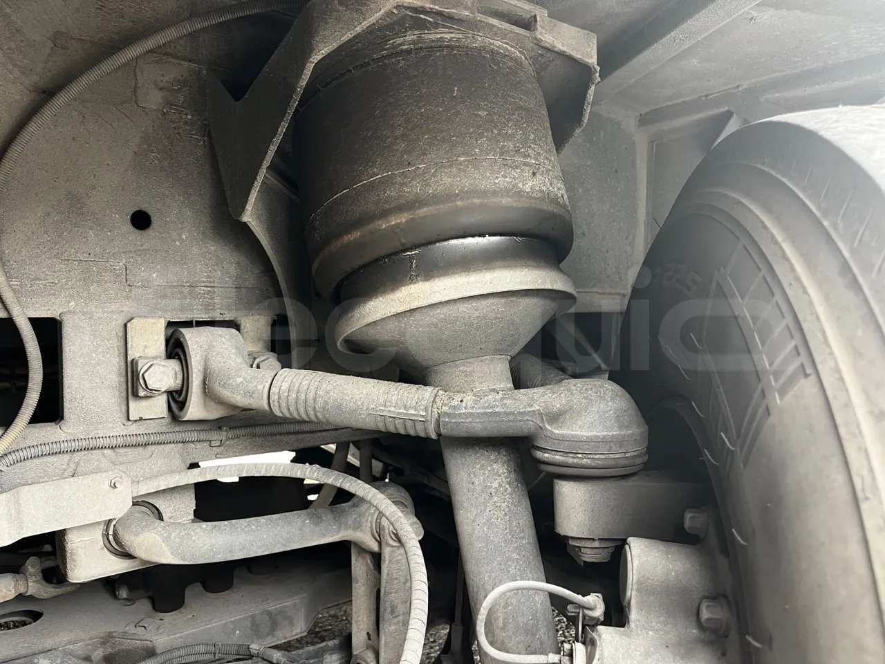 Iveco Magelys - front shock absorbers right