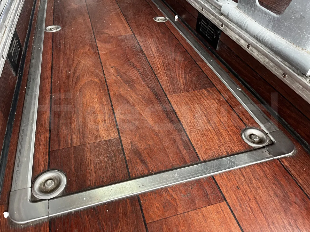 Iveco Magelys - floor hatches photo