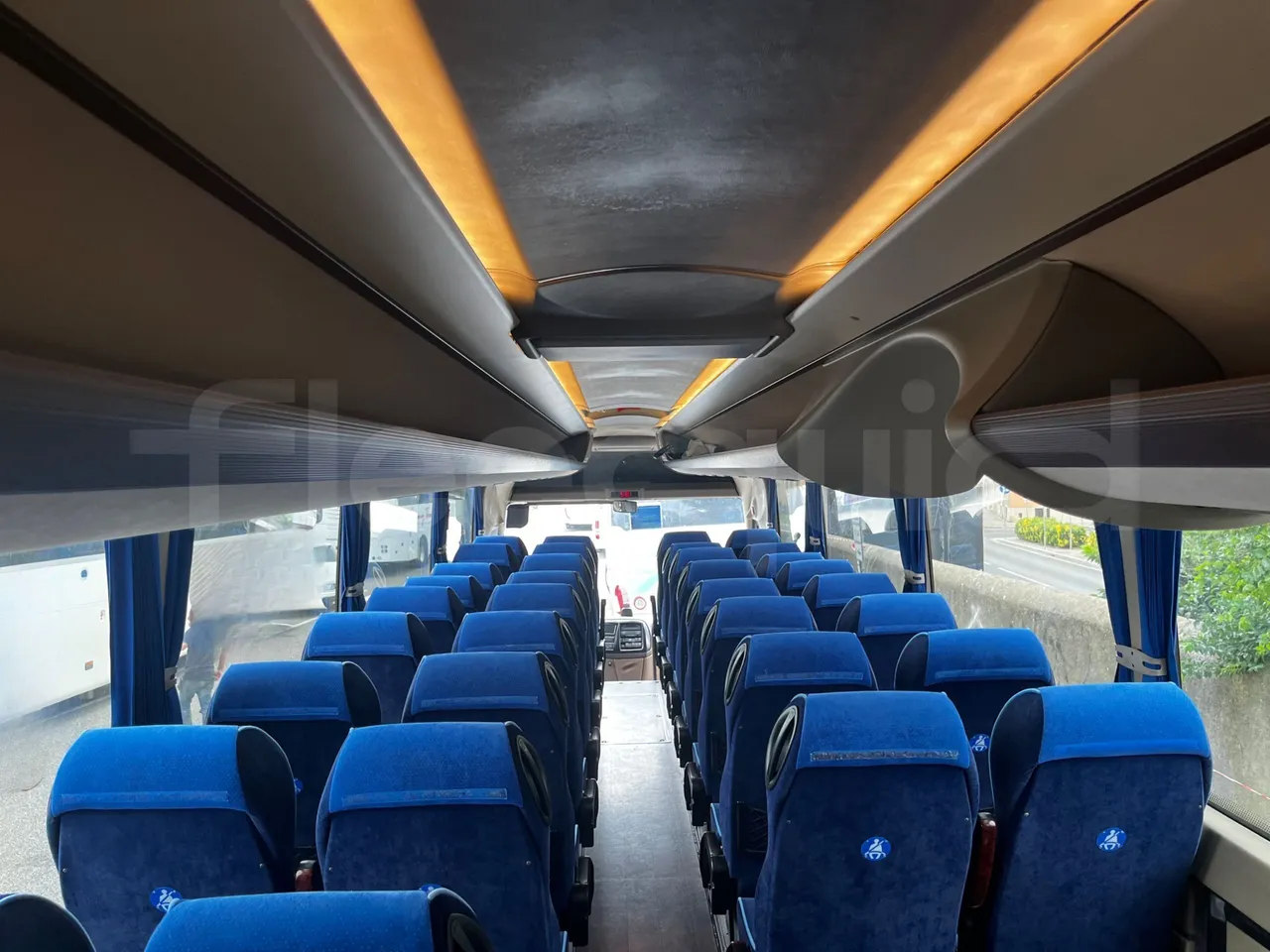 Iveco Magelys - forward view middle aisle