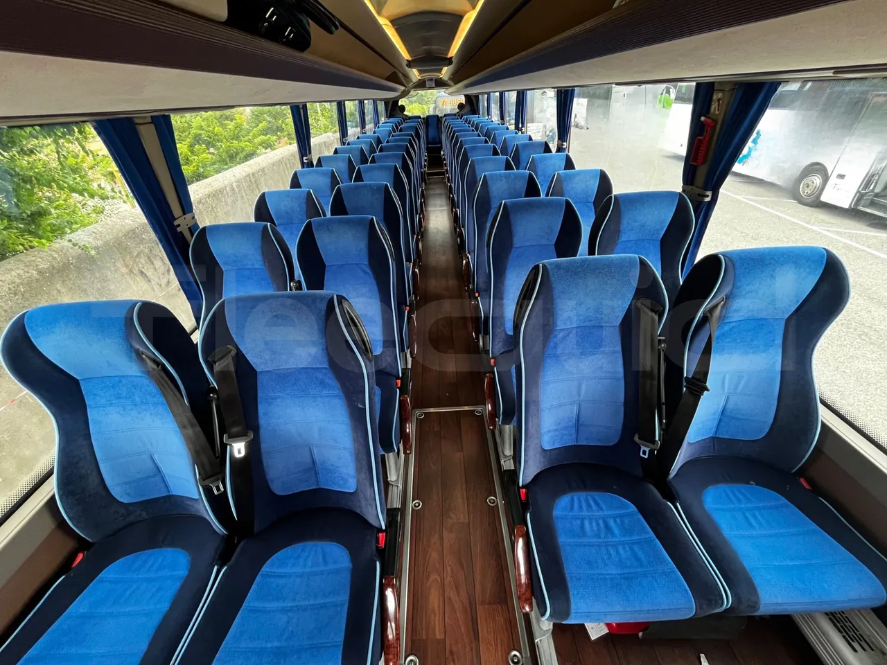 Iveco Magelys - reverse view middle aisle
