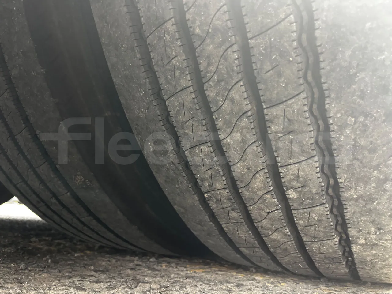 Iveco Magelys - tread condition front tires left