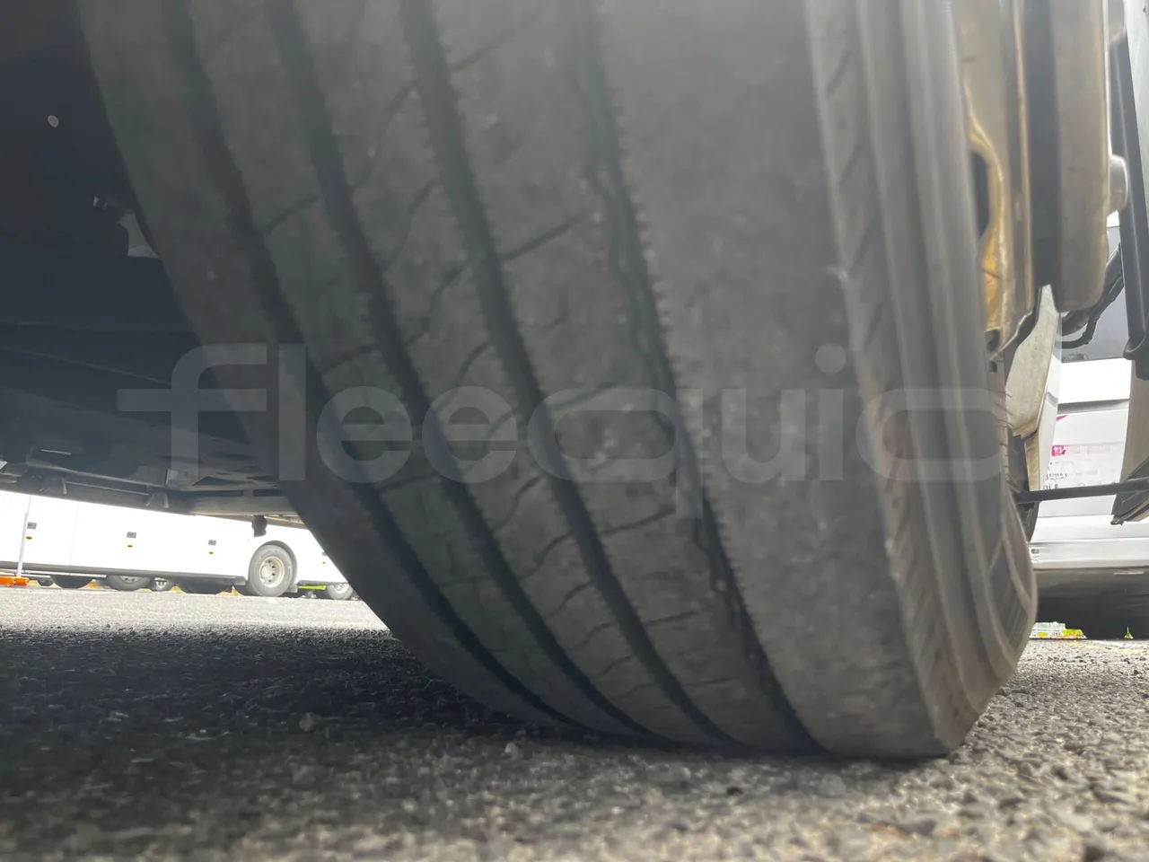 Iveco Magelys - tread condition front tires right