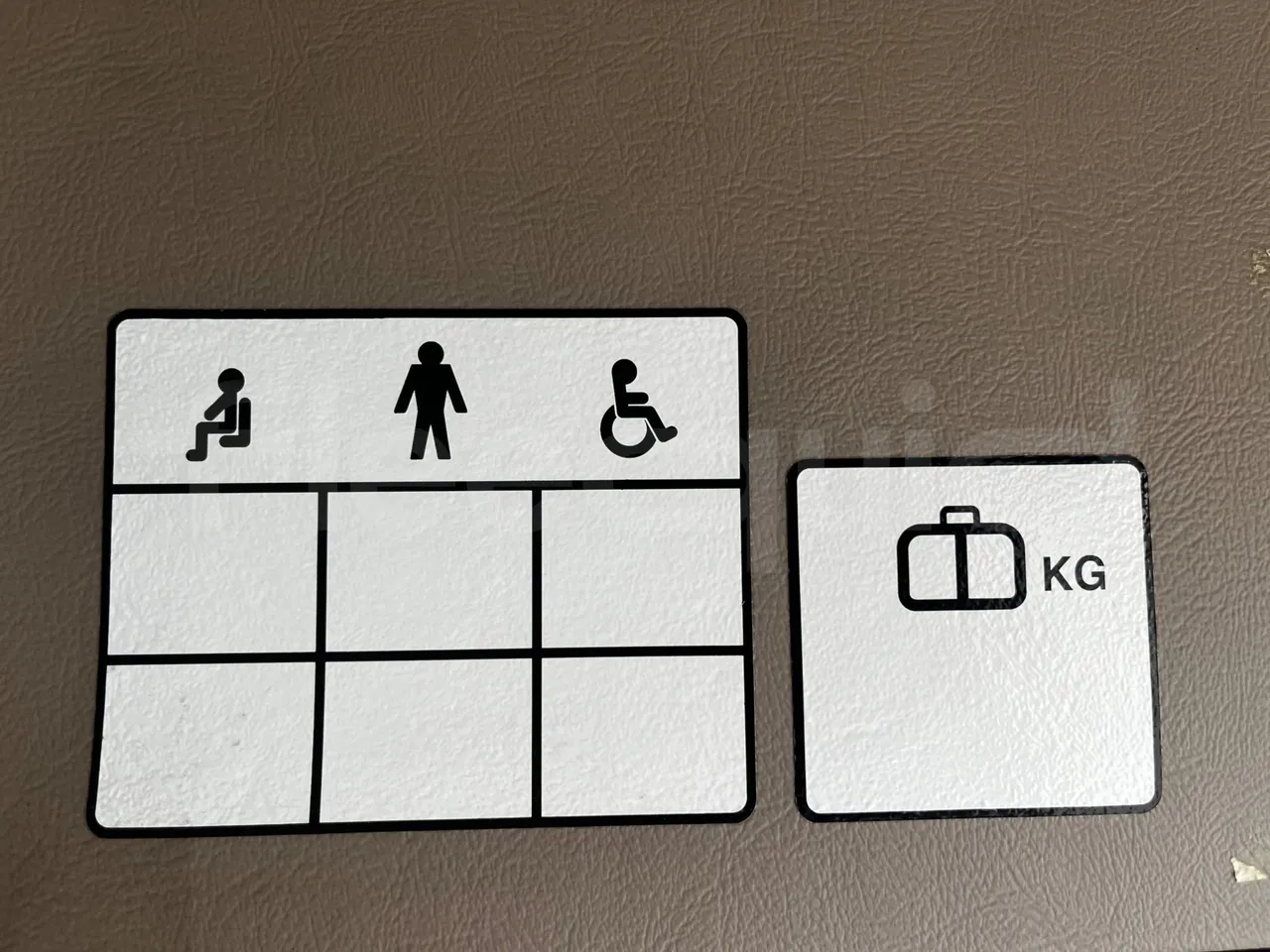 Iveco Magelys - seat plate photo