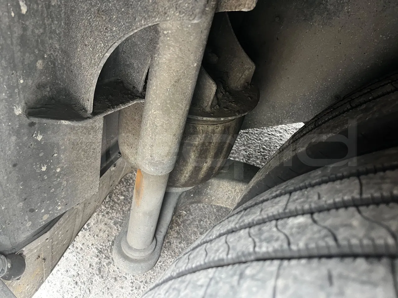 Iveco Magelys - axle 2 shock absorbers 1 left