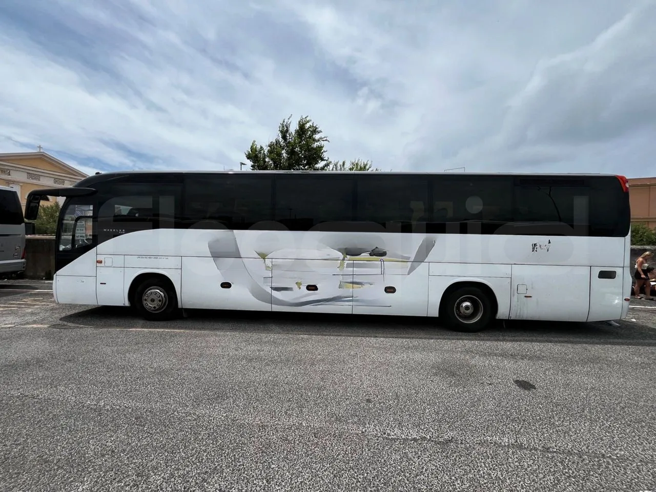 Iveco Magelys - left side photo
