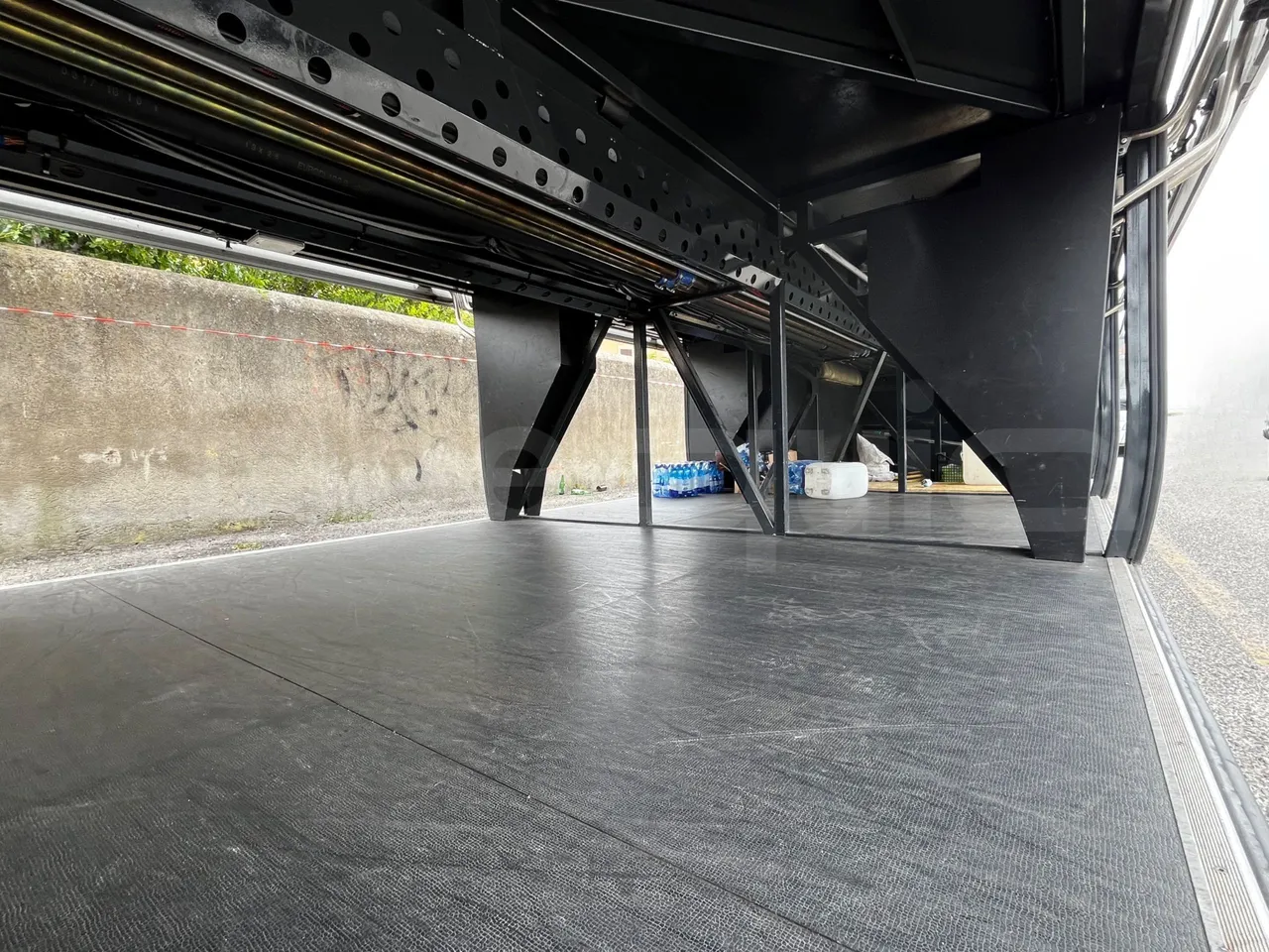 Iveco Magelys - under carpet photo