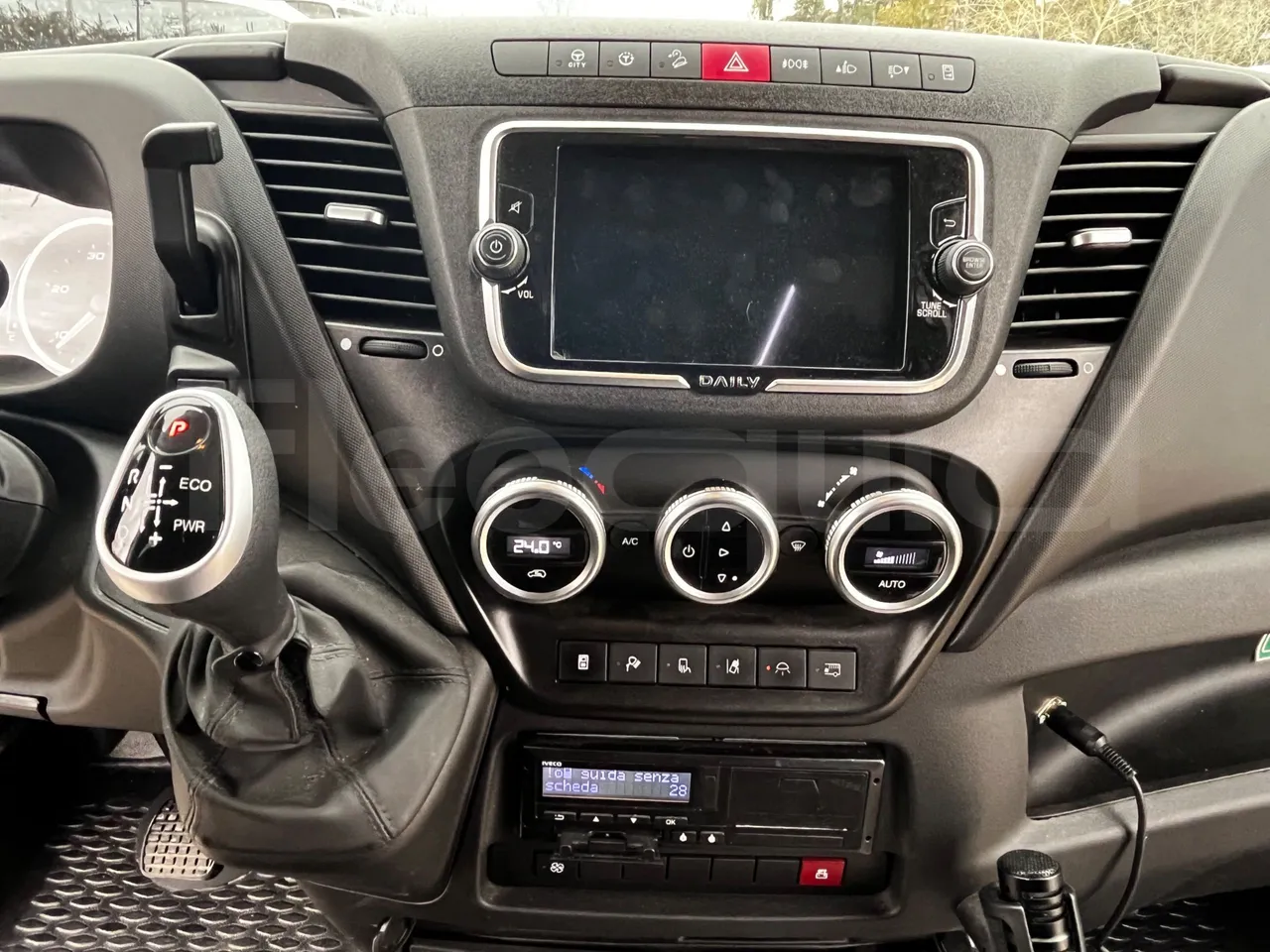 Iveco Daily A65C18 - EUR6 - 129kW - 7.686m - radio accessories photo