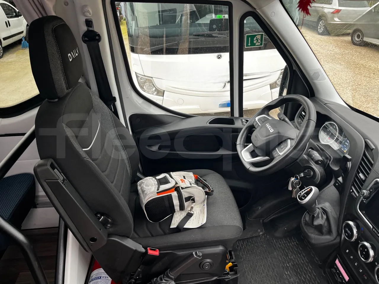 Iveco Daily A65C18 - EUR6 - 129kW - 7.686m - driver's seat photo