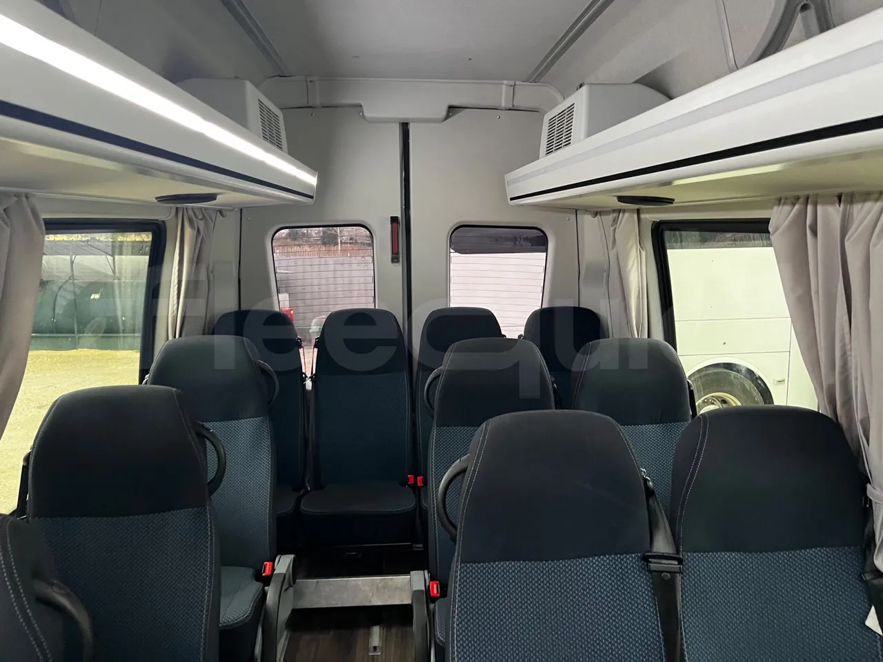 Iveco Daily A65C18 - EUR6 - 129kW - 7.686m - handrails photo