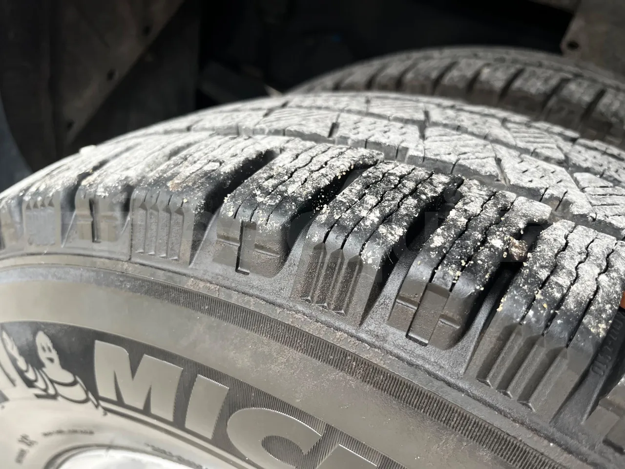 Iveco Daily A65C18 - EUR6 - 129kW - 7.686m - tread condition second axle tires right