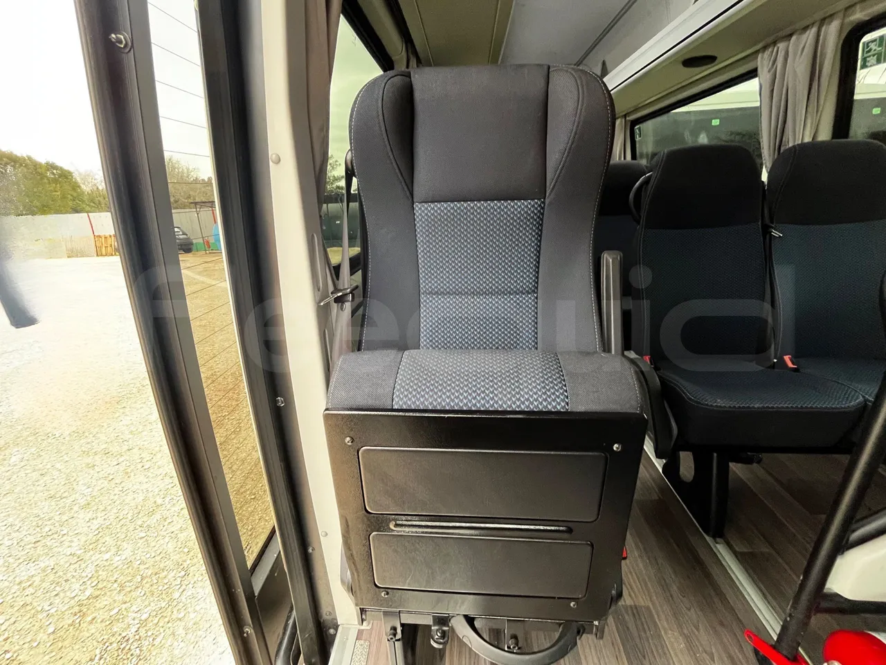 Iveco Daily A65C18 - EUR6 - 129kW - 7.686m - hostess seat photo