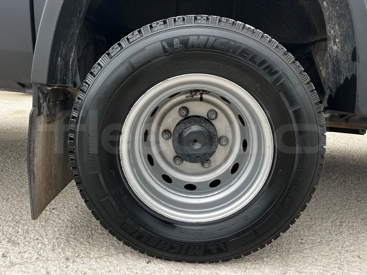 Iveco Daily A65C18 - EUR6 - 129kW - 7.686m - front left tire measurements