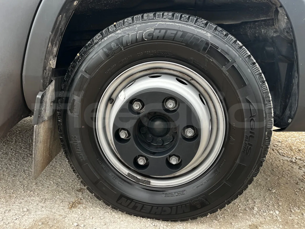 Iveco Daily A65C18 - EUR6 - 129kW - 7.686m - rear left tire photo
