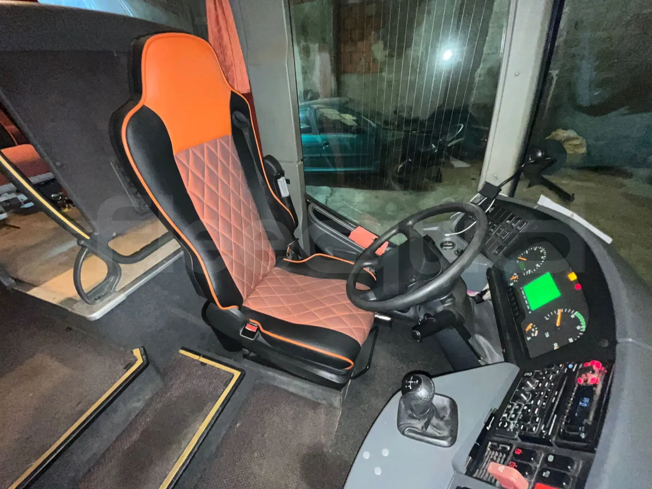 Setra S416 GT-HD - Euro5 - 315kW - 13.020mt - driver's seat photo