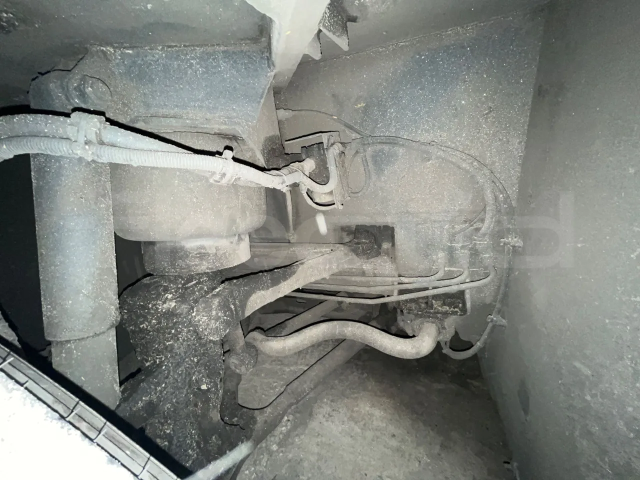 Setra S416 GT-HD - Euro5 - 315kW - 13.020mt - front air springs left