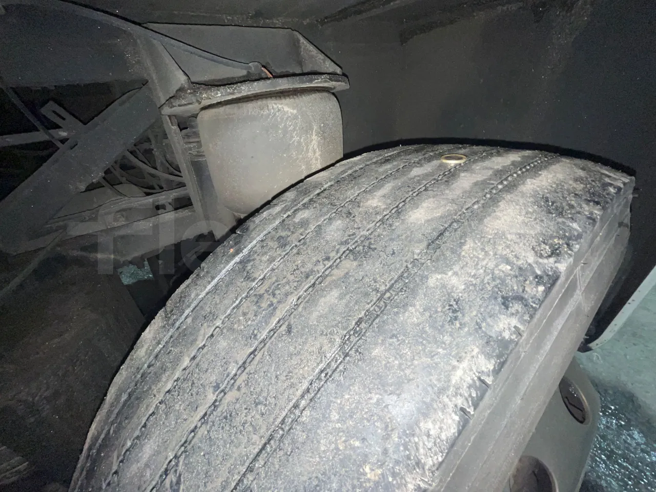 Setra S416 GT-HD - Euro5 - 315kW - 13.020mt - tread condition front tires left