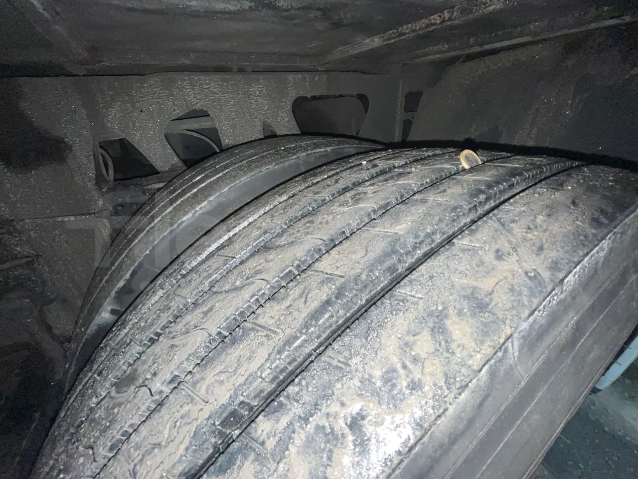 Setra S416 GT-HD - Euro5 - 315kW - 13.020mt - tread condition front tires right