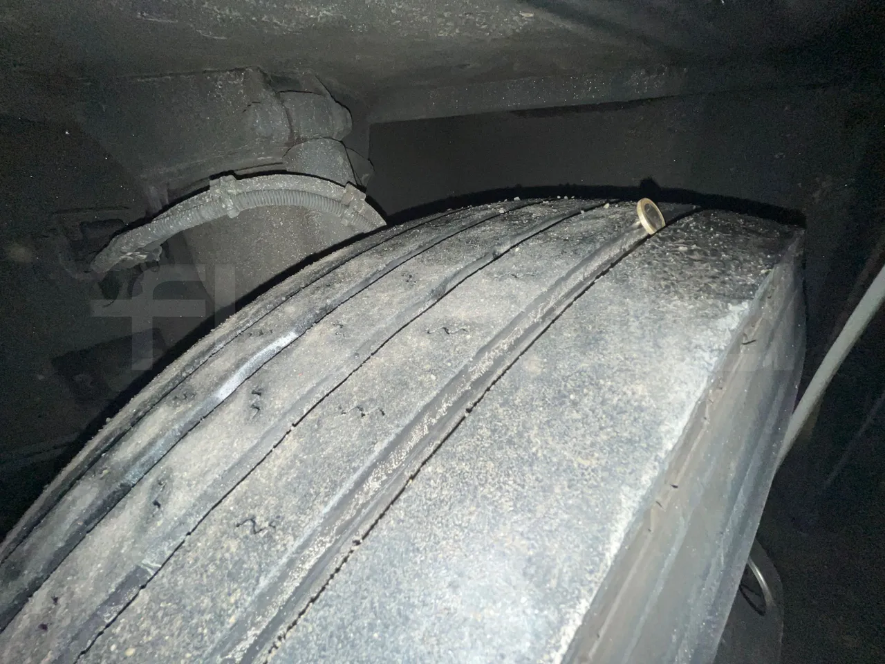 Setra S416 GT-HD - Euro5 - 315kW - 13.020mt - tread condition third axle tires left