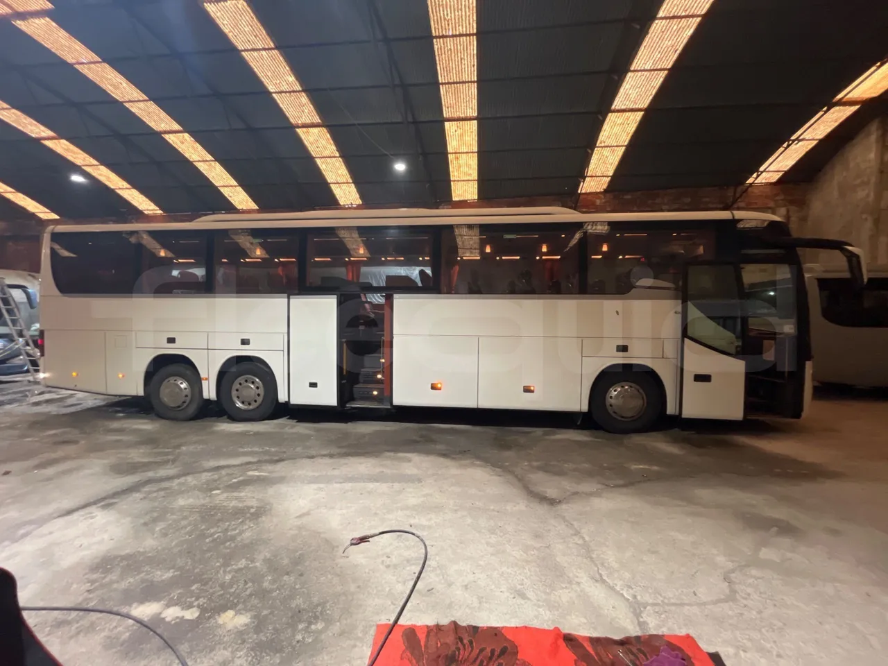 Setra S416 GT-HD - Euro5 - 315kW - 13.020mt - right side doors open