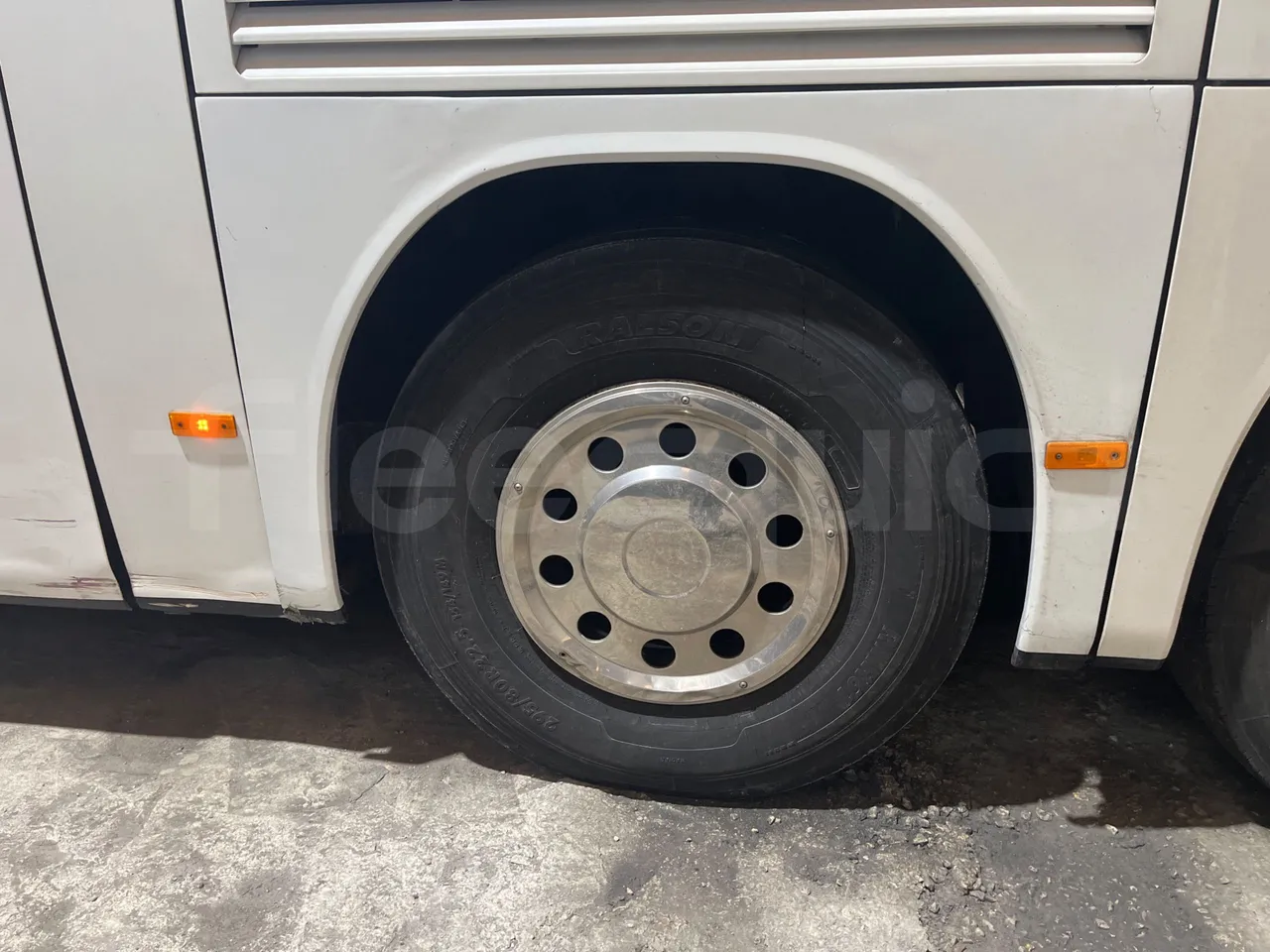 Setra S416 GT-HD - Euro5 - 315kW - 13.020mt - rear left tire photo