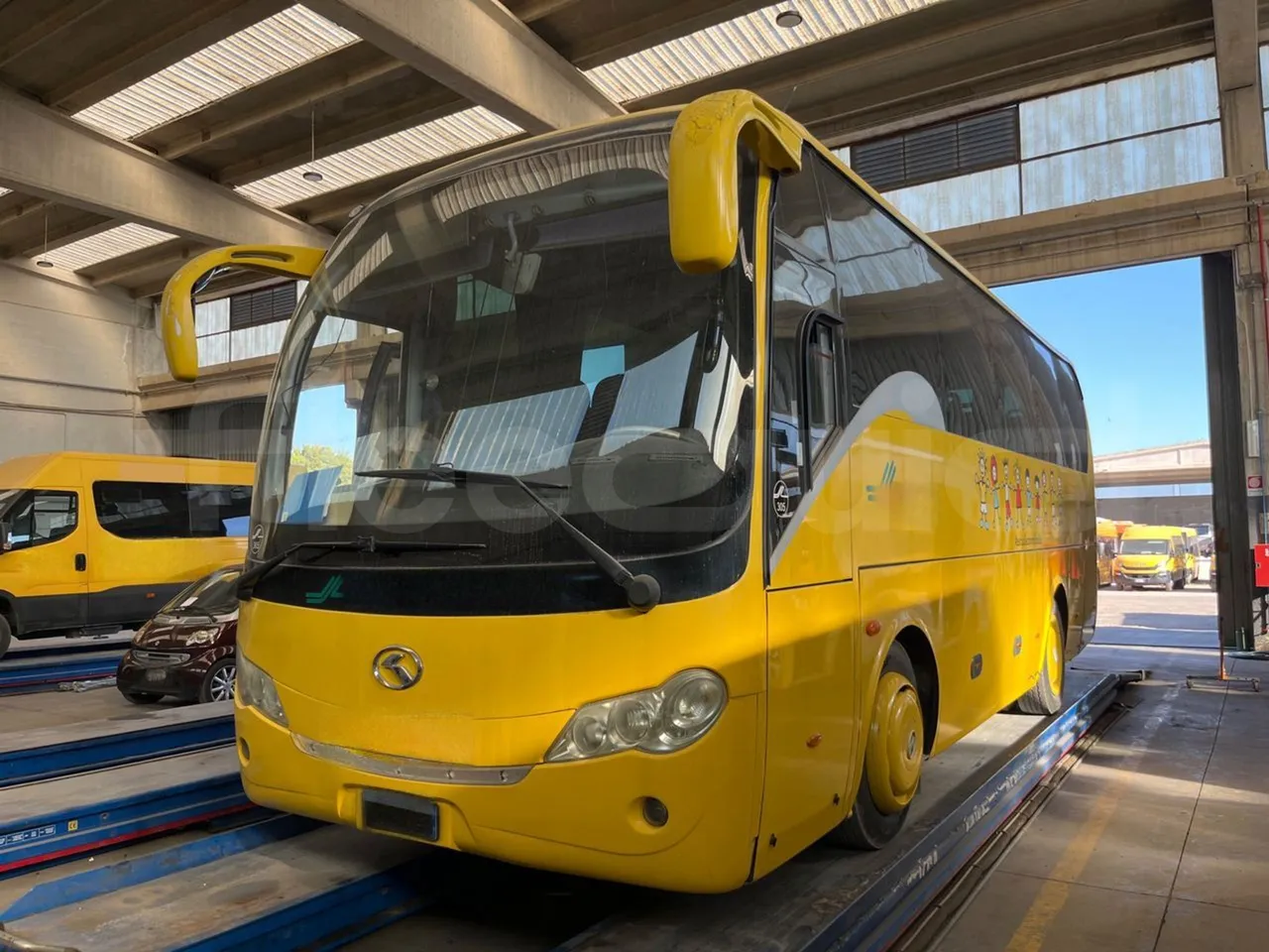 King Long XMQ6800 2AL1AA2B-EUR5-148Kw-7,995m - 3/4 front left (mandatory for bus to scrap)