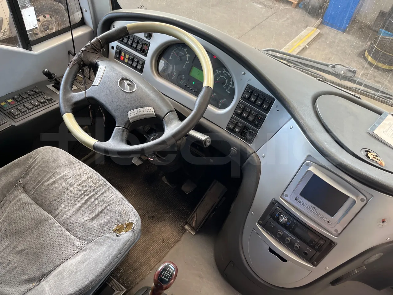 King Long XMQ6800 2AL1AA2B-EUR5-148Kw-7,995m - buttons panels on (mandatory for bus to scrap)