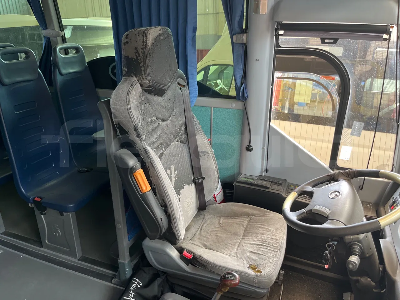 King Long XMQ6800 2AL1AA2B-EUR5-148Kw-7,995m - driver's seat photo (mandatory for bus to scrap)