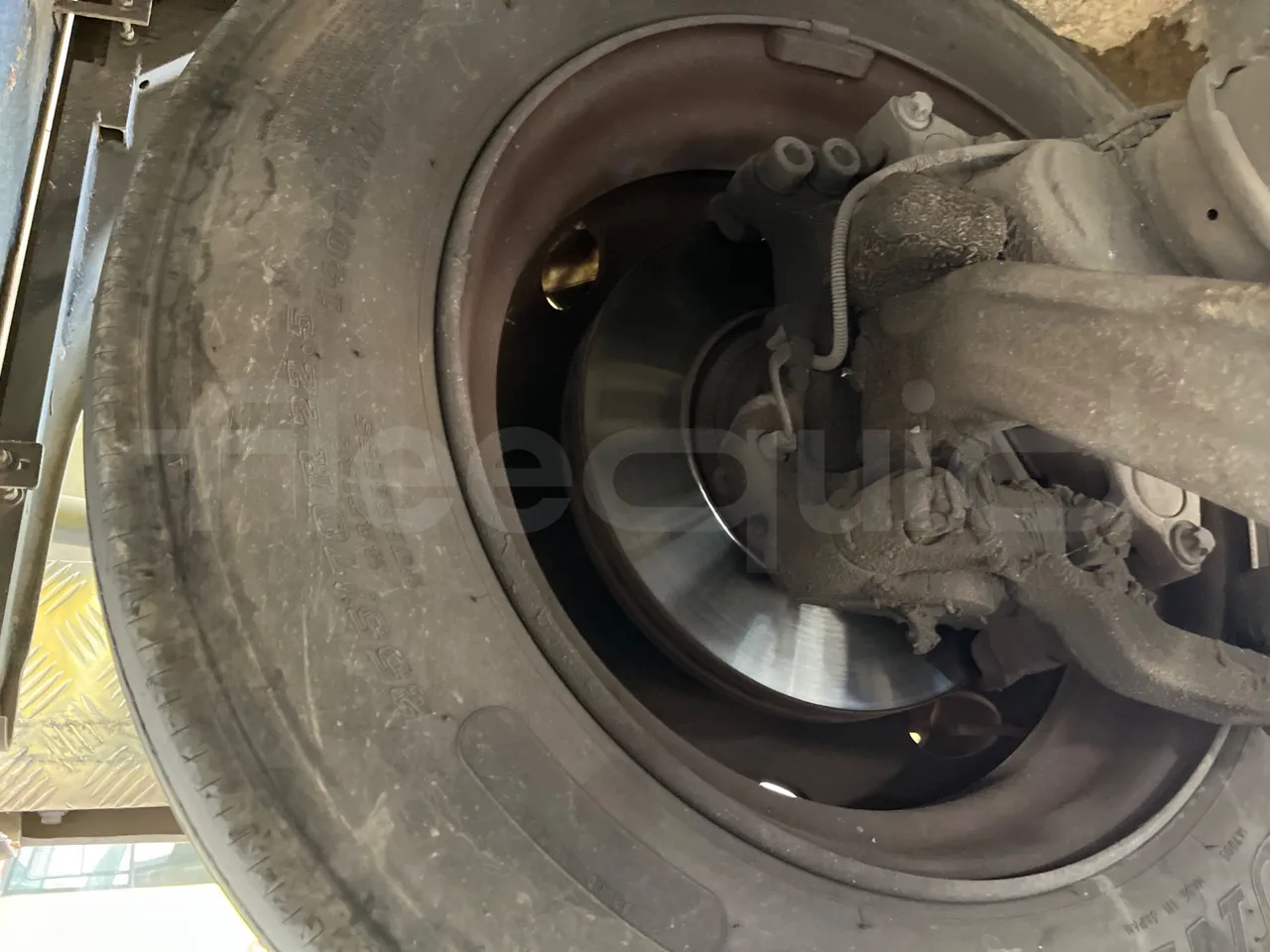 King Long XMQ6800 2AL1AA2B-EUR5-148Kw-7,995m - front discs right