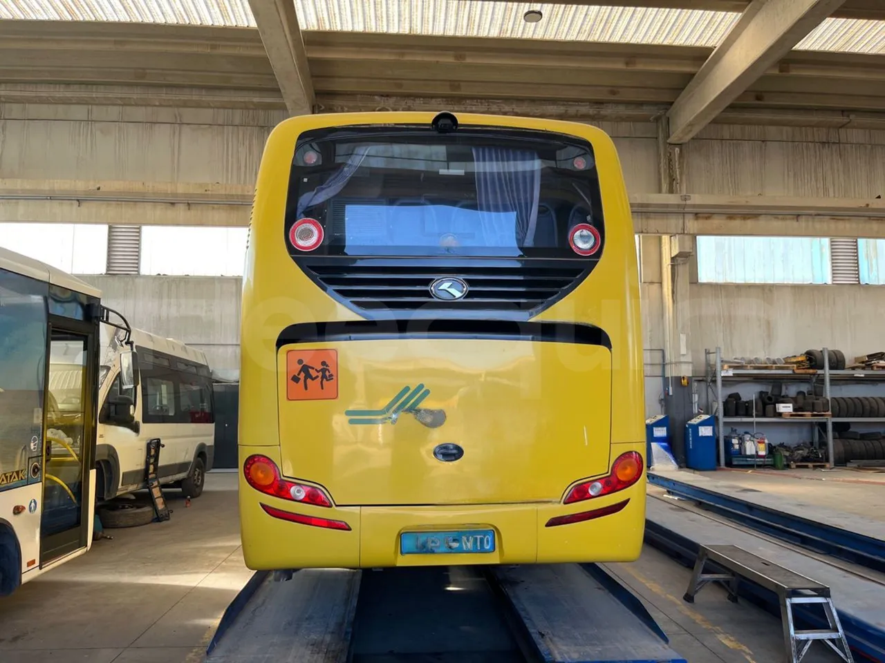 King Long XMQ6800 2AL1AA2B-EUR5-148Kw-7,995m - rear hatch closed
