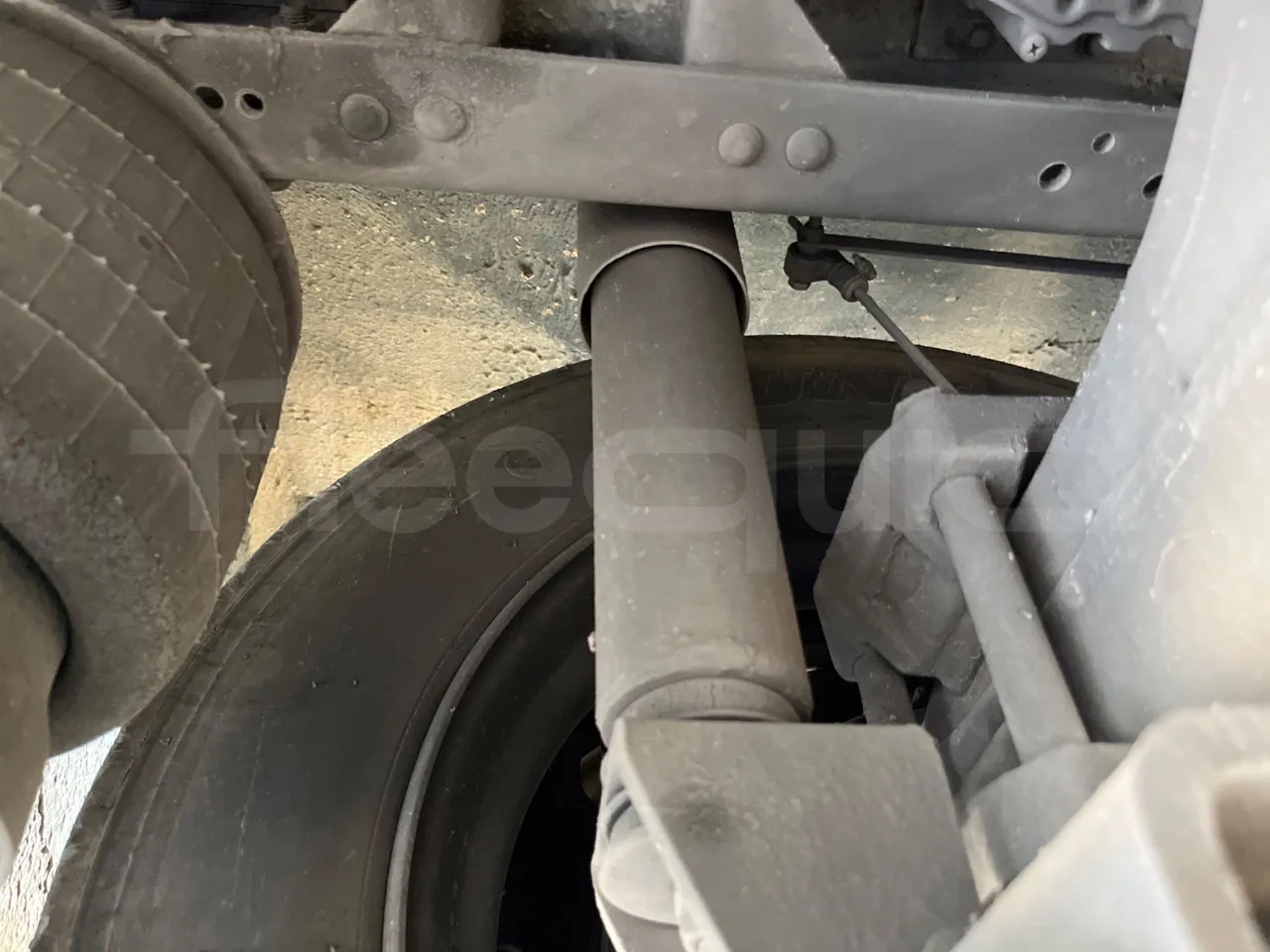 King Long XMQ6800 2AL1AA2B-EUR5-148Kw-7,995m - axle 2 shock absorbers 1 left