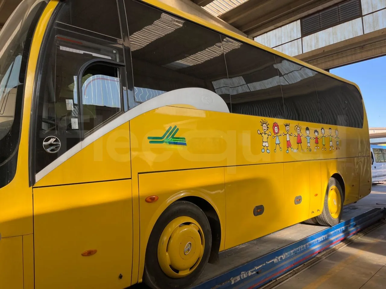 King Long XMQ6800 2AL1AA2B-EUR5-148Kw-7,995m - left side photo