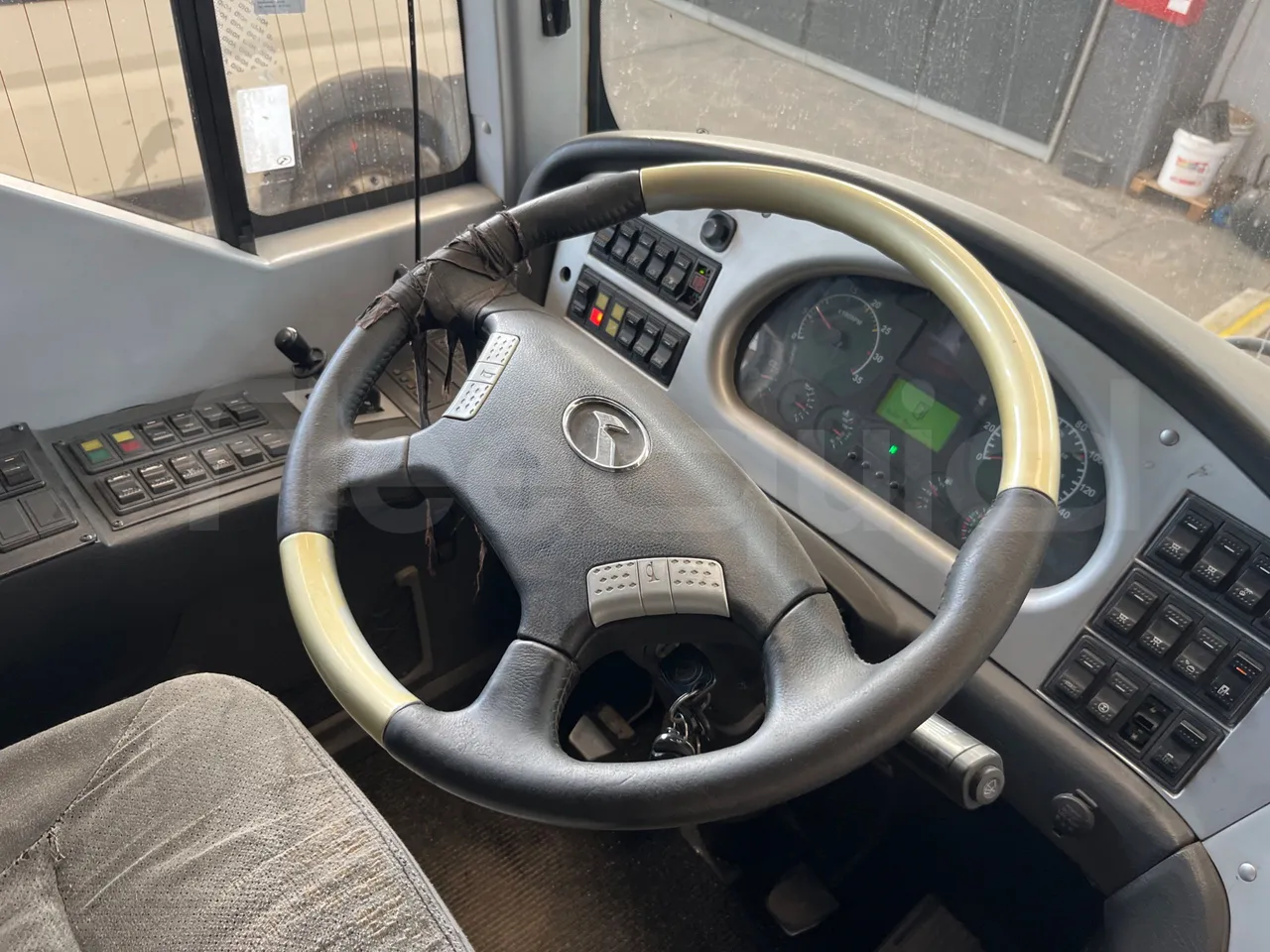 King Long XMQ6800 2AL1AA2B-EUR5-148Kw-7,995m - steering wheel photo
