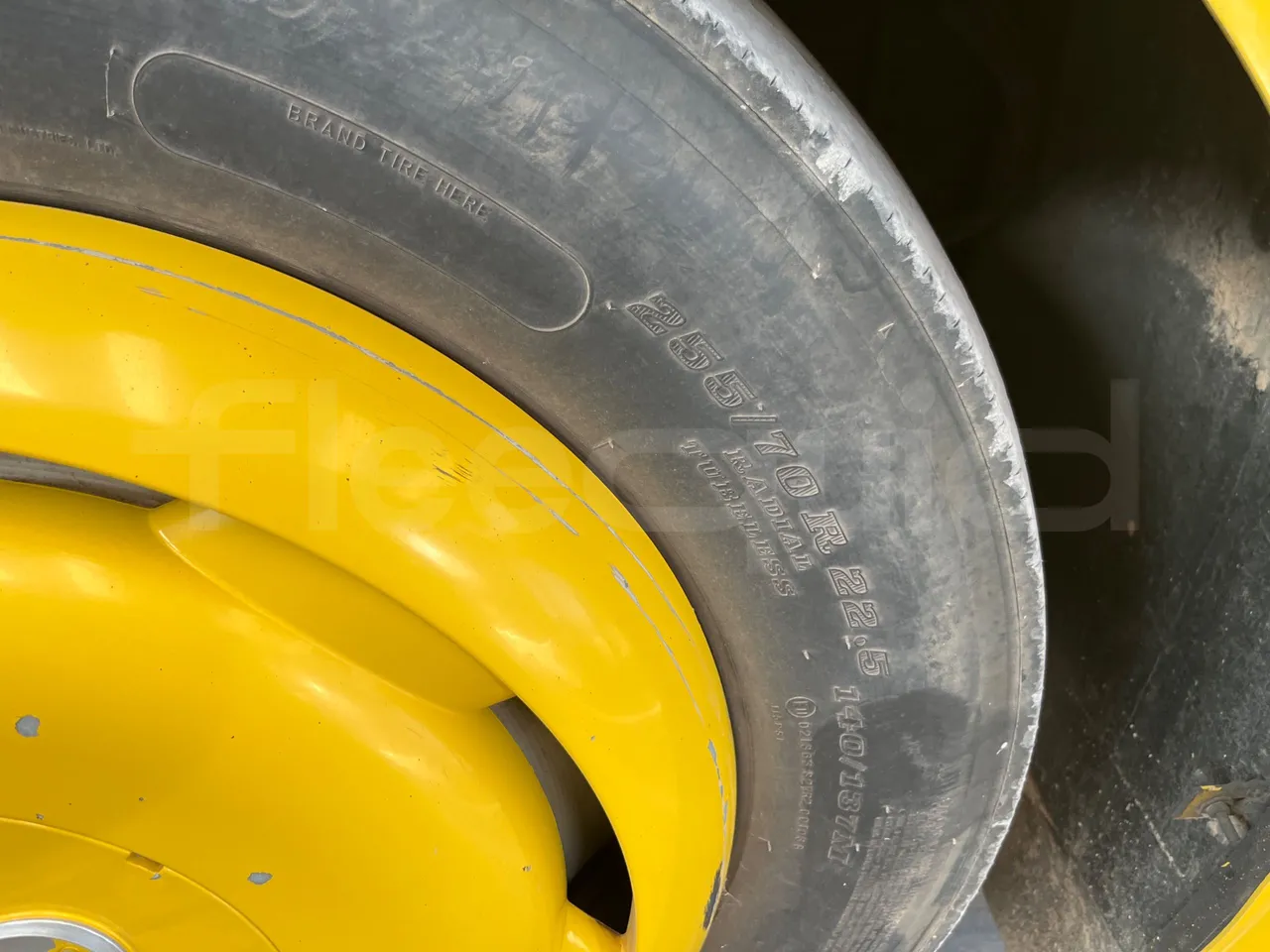 King Long XMQ6800 2AL1AA2B-EUR5-148Kw-7,995m - front left tire measurements
