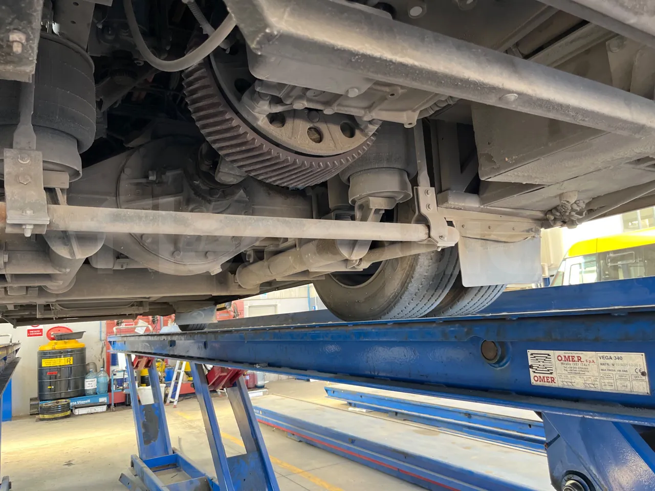 King Long XMQ6800 2AL1AA2B-EUR5-148Kw-7,995m - axle 3 right side