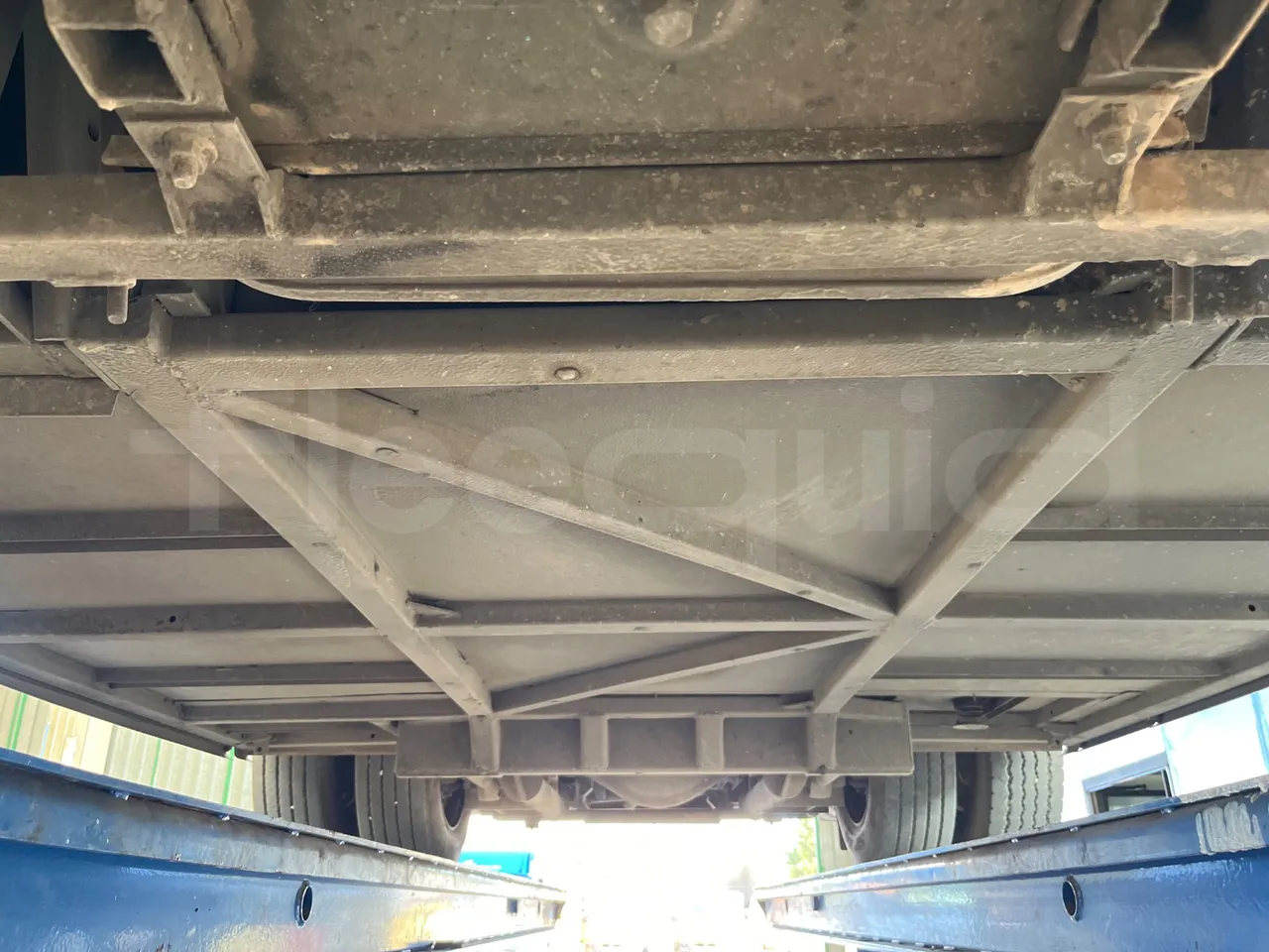 King Long XMQ6800 2AL1AA2B-EUR5-148Kw-7,995m - central undercarriage photo