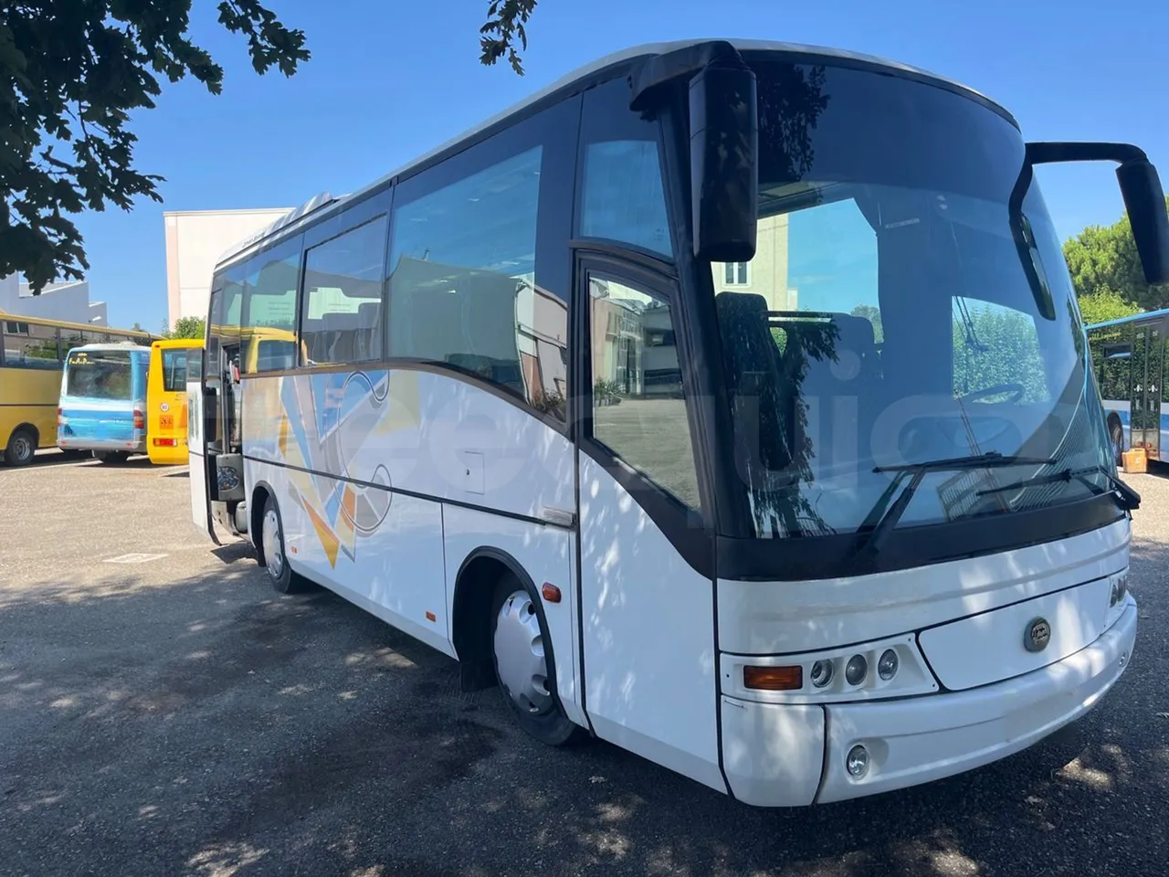 Beulas Man Midistar 11 220HOCL/Euro2 -162Kw-8,665 Mt - 3/4 right front doors open