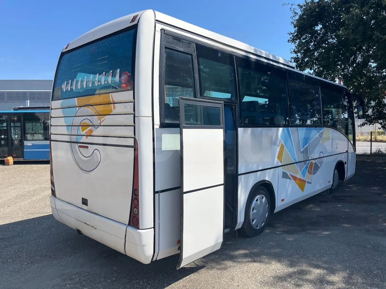 Beulas Man Midistar 11 220HOCL/Euro2 -162Kw-8,665 Mt - 3/4 right rear doors open