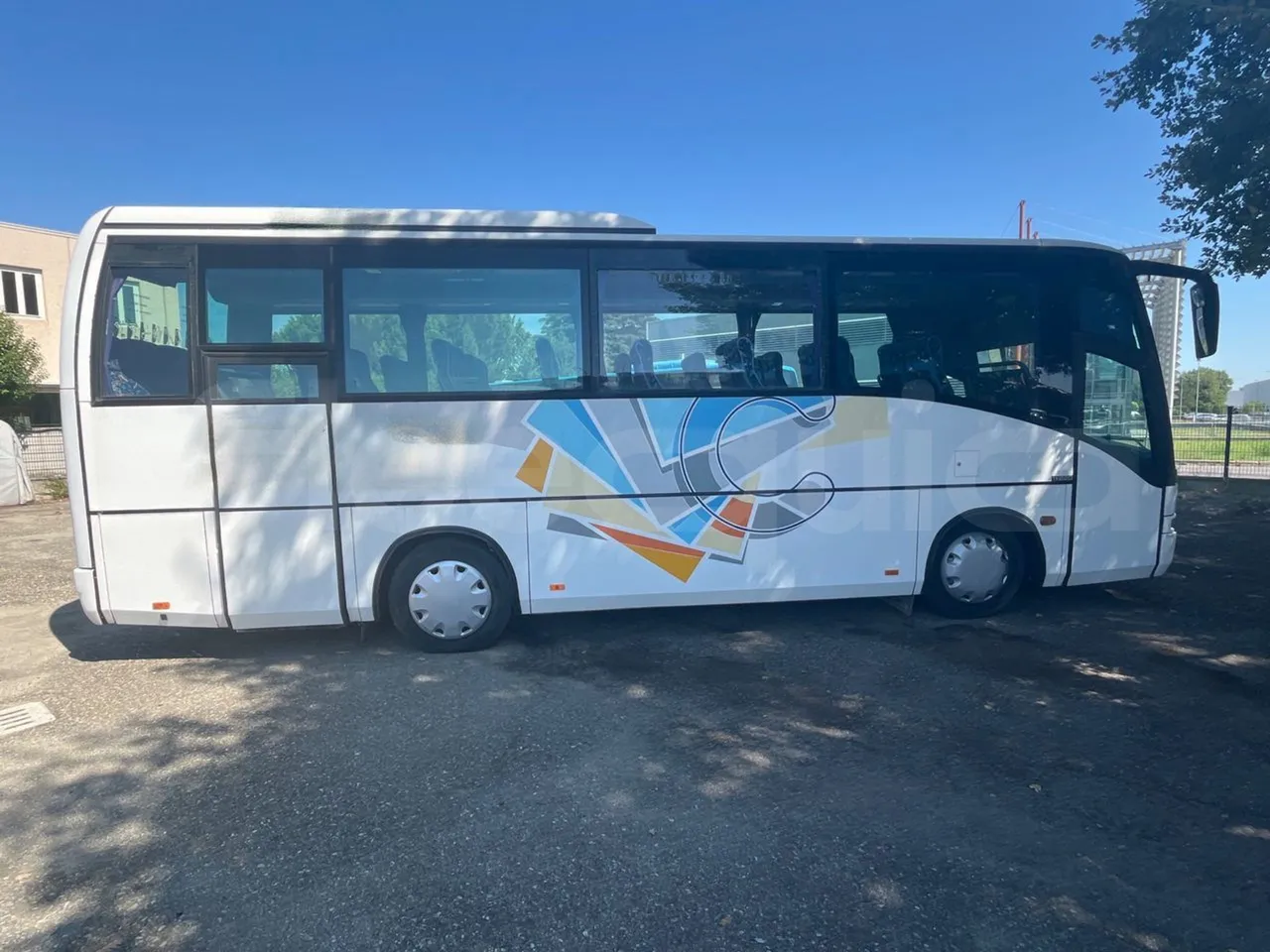 Beulas Man Midistar 11 220HOCL/Euro2 -162Kw-8,665 Mt - right side doors closed