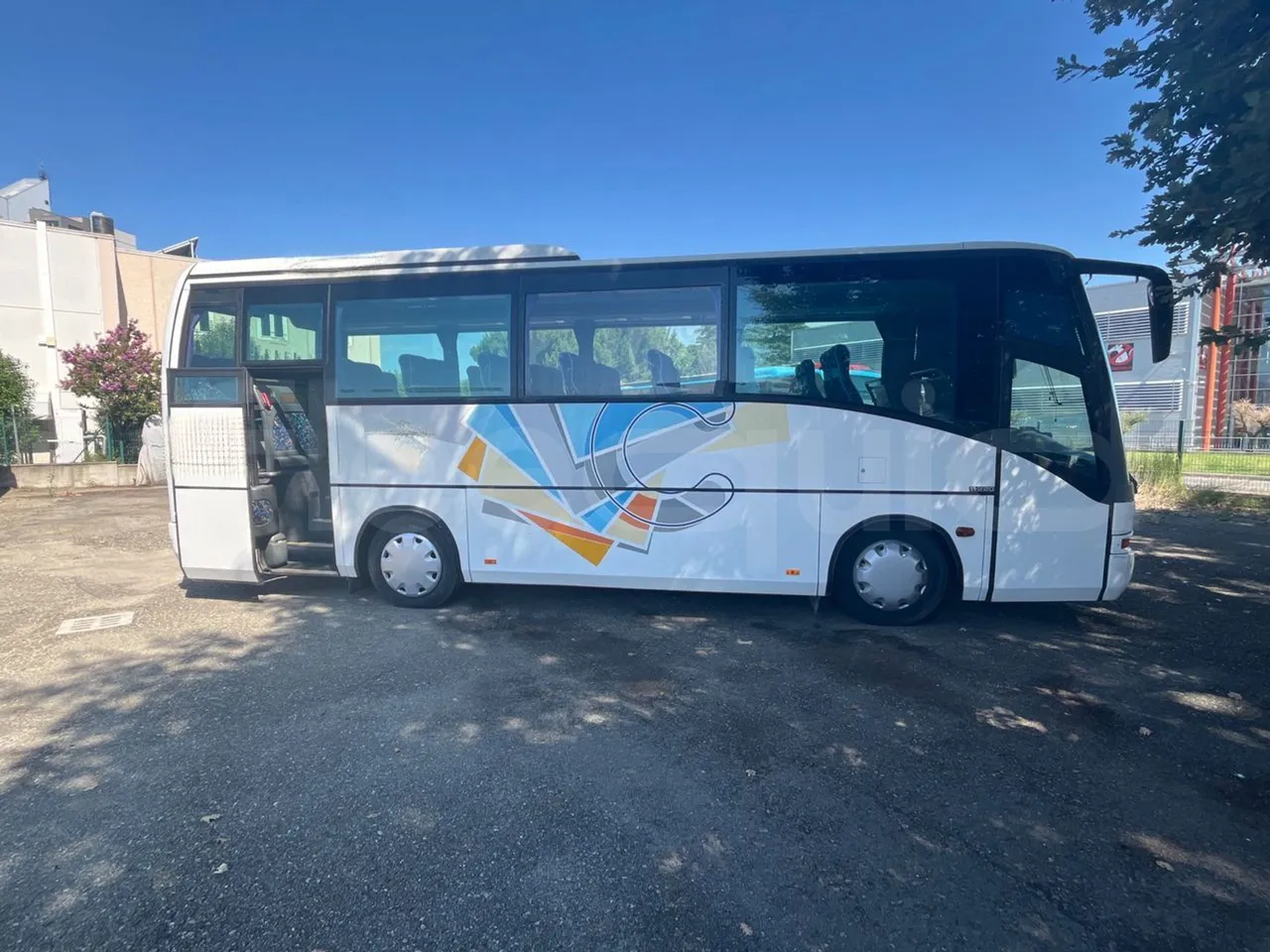 Beulas Man Midistar 11 220HOCL/Euro2 -162Kw-8,665 Mt - right side doors open