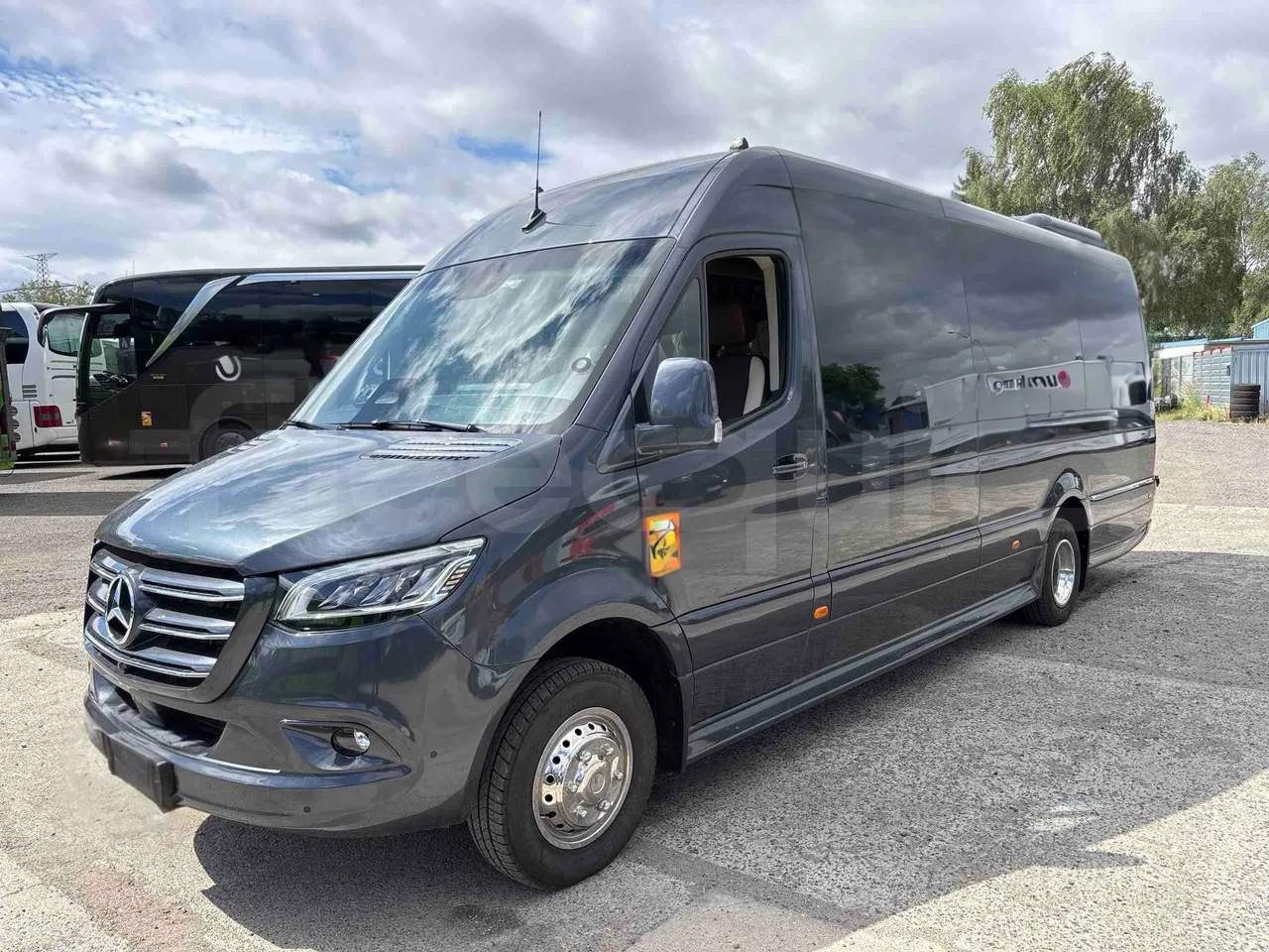 Mercedes-Benz Sprinter - 3/4 Front Left Side