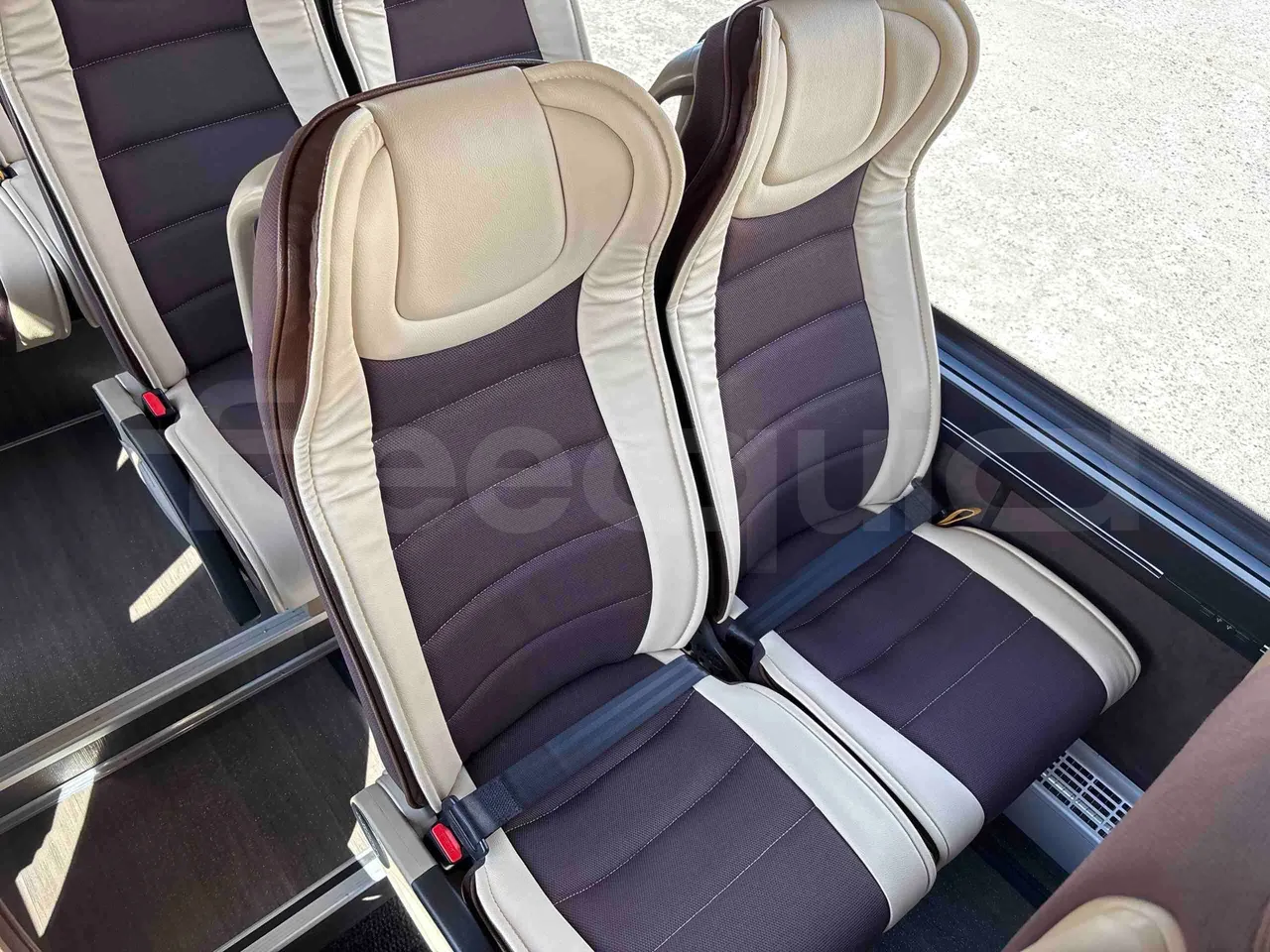 Mercedes-Benz Sprinter - central seat safety belt