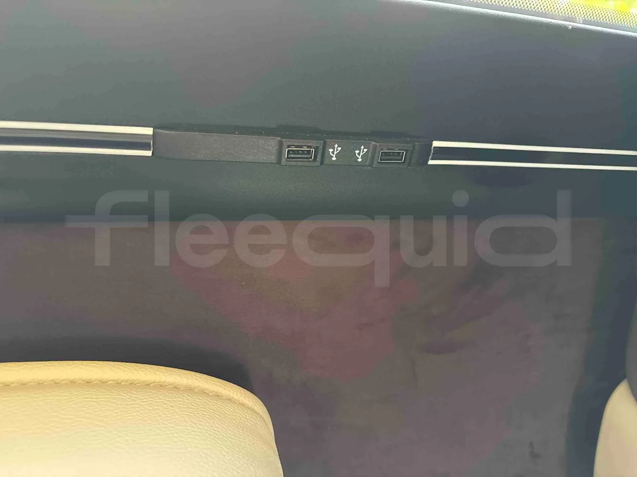 Mercedes-Benz Sprinter - Usb Charging