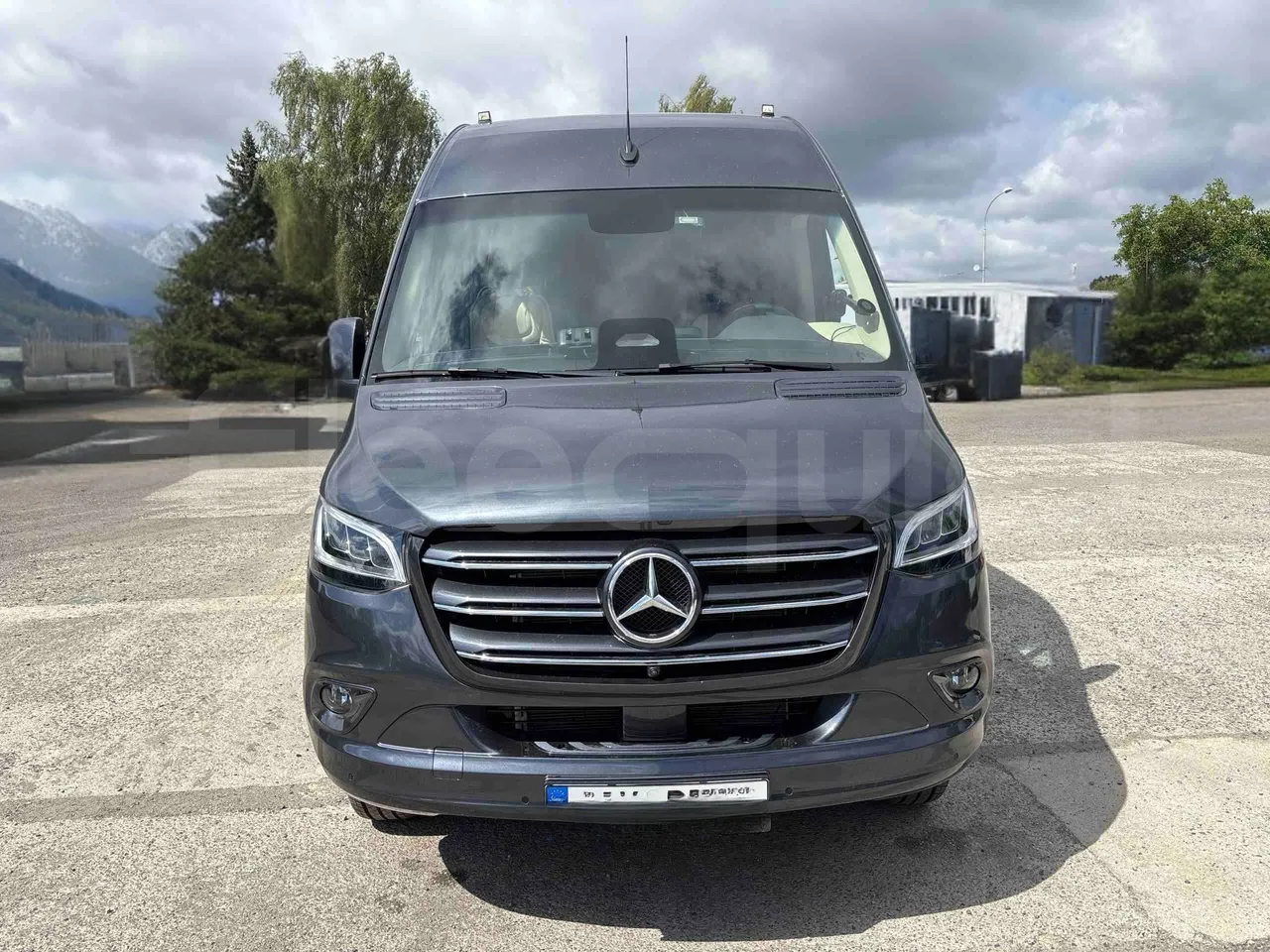 Mercedes-Benz Sprinter - Front