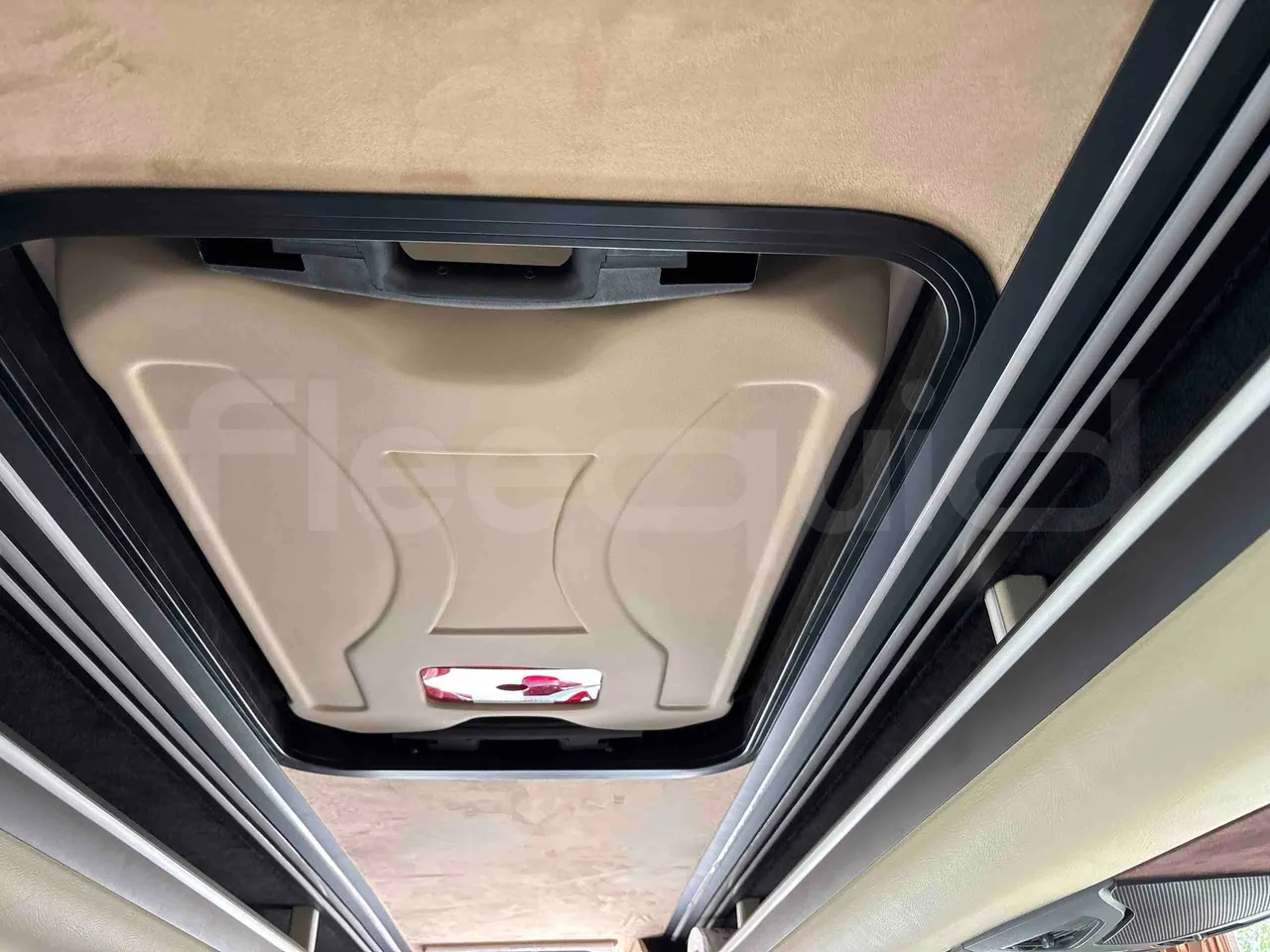 Mercedes-Benz Sprinter - Roof Hatch 1