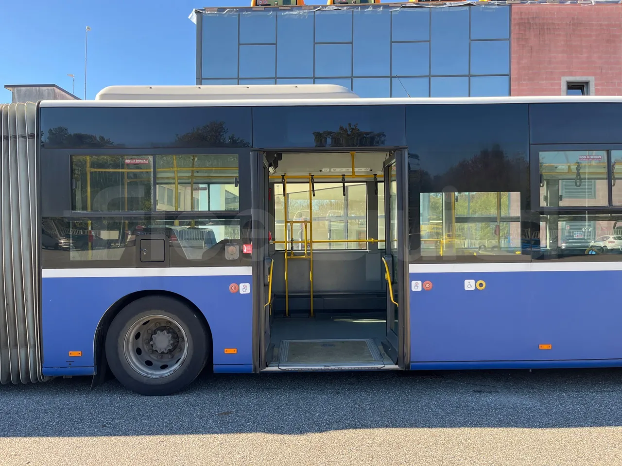 Mercedes-Benz Conecto 628B02-BD1GKEB - Euro 6 - 265 Kw - 17.956 Mt - front door 2 open