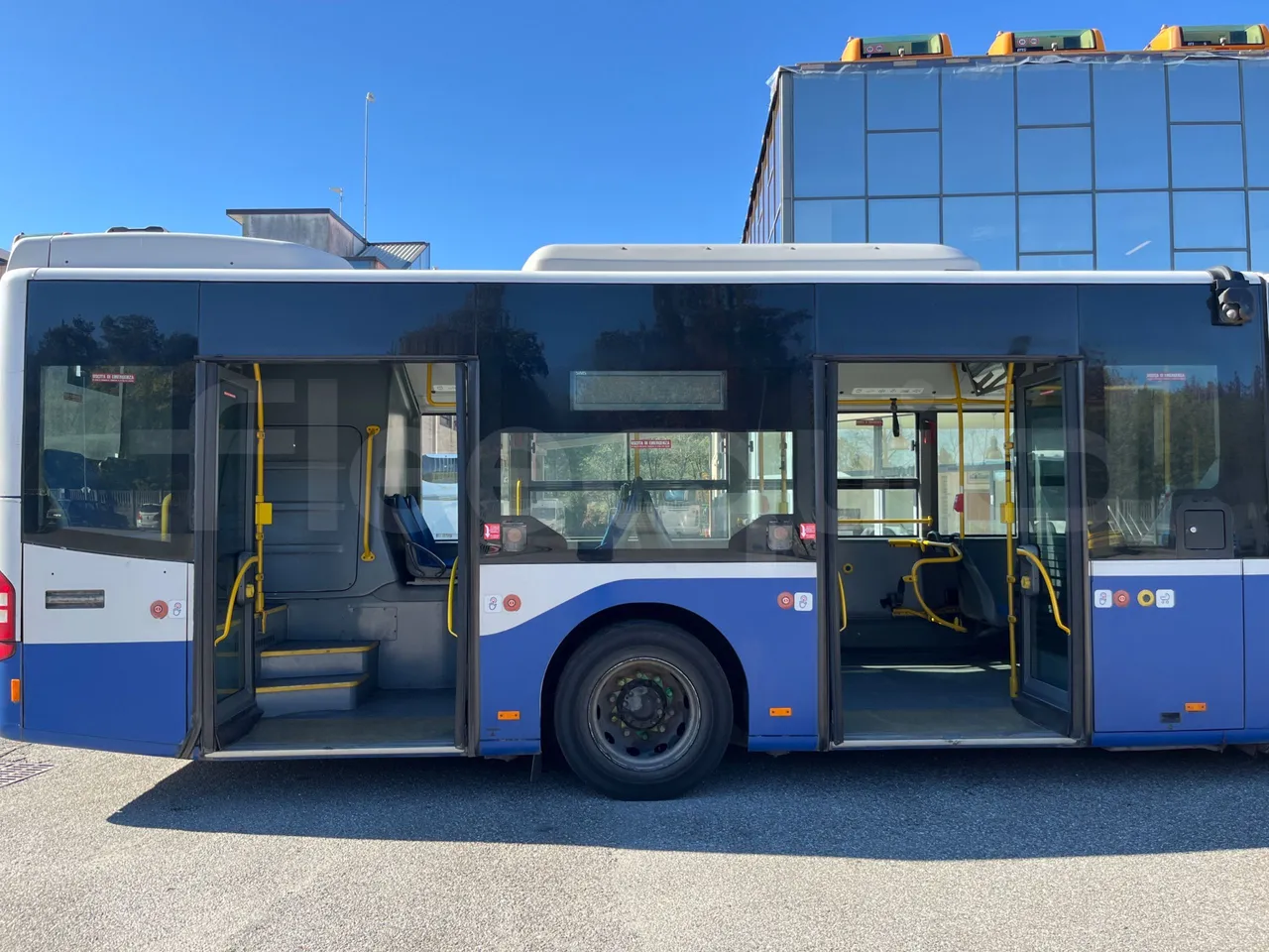 Mercedes-Benz Conecto 628B02-BD1GKEB - Euro 6 - 265 Kw - 17.956 Mt - front door 3 open