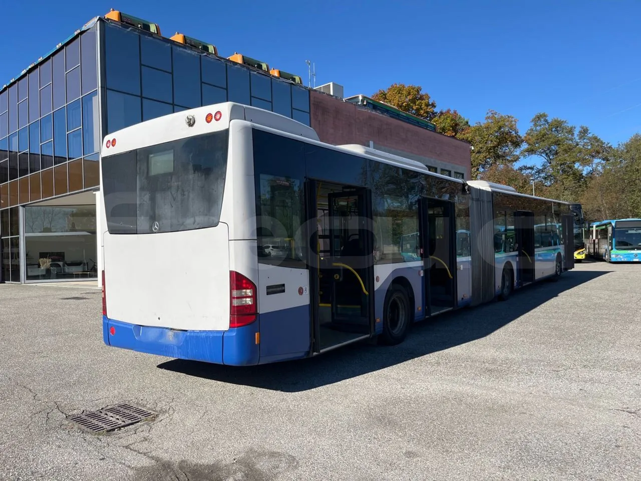 Mercedes-Benz Conecto 628B02-BD1GKEB - Euro 6 - 265 Kw - 17.956 Mt - 3/4 right rear doors open