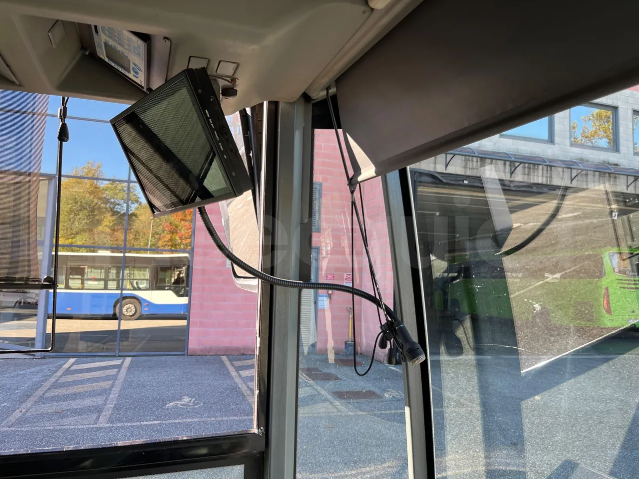 Mercedes-Benz Conecto 628B02-BD1GKEB - Euro 6 - 265 Kw - 17.956 Mt - driver microphone accessories photo