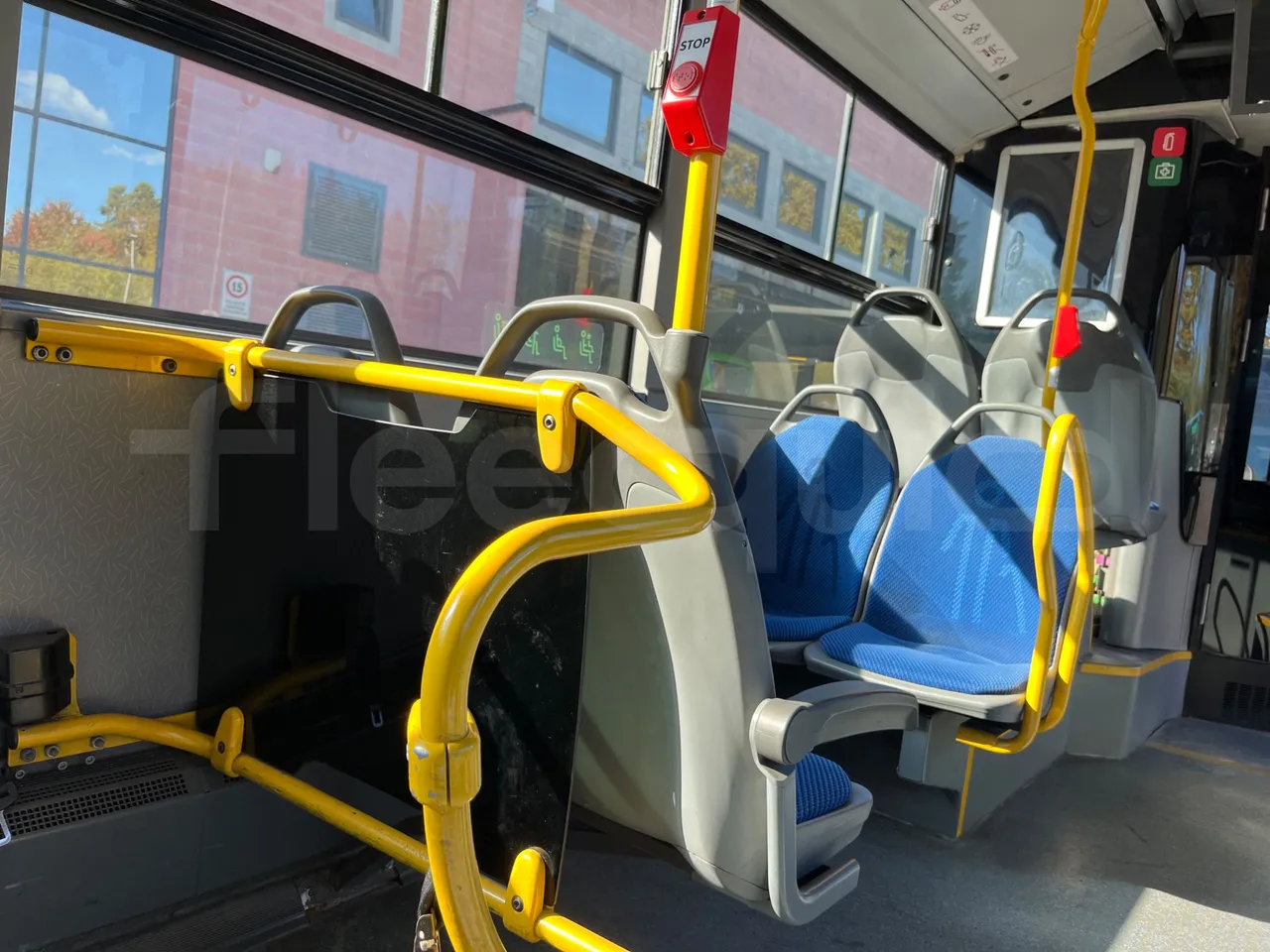 Mercedes-Benz Conecto 628B02-BD1GKEB - Euro 6 - 265 Kw - 17.956 Mt - armrest detail photo